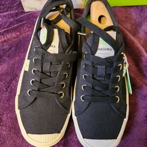 Cariuma Black Canvas Sneakers Size 6.5